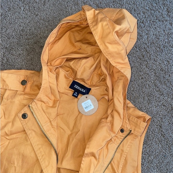 Hooded vest - Picture 3 of 7